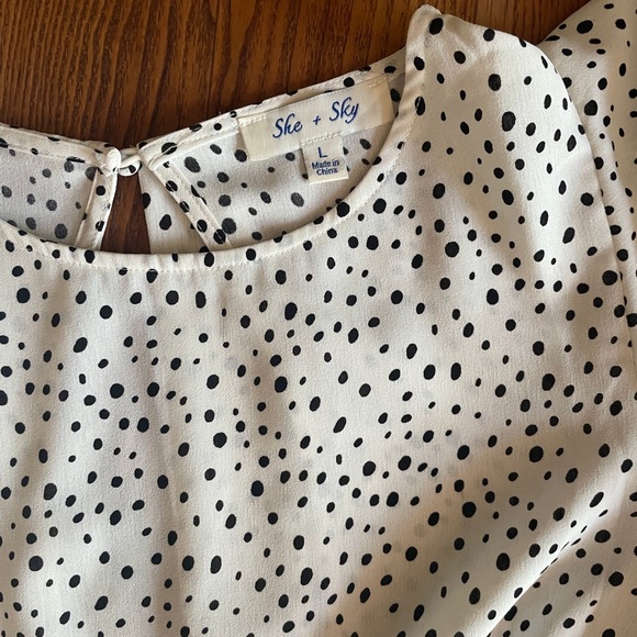 She & Sky White Black Polka Dot Open Back Peplum Top with Lace Detail - Picture 4 of 6
